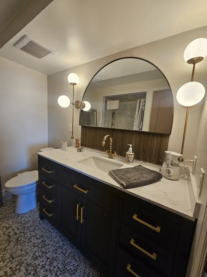 Remodelación de baño por Designs to Reality SLC en el área de Salt Lake City