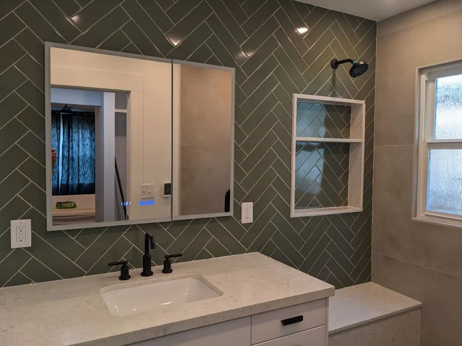 Remodelación de baño por Designs to Reality SLC en el área de Salt Lake City