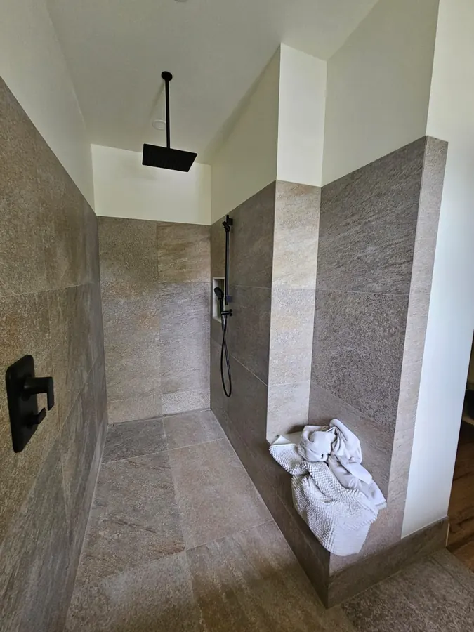 Remodelación de baño por Designs to Reality SLC en el área de Salt Lake City