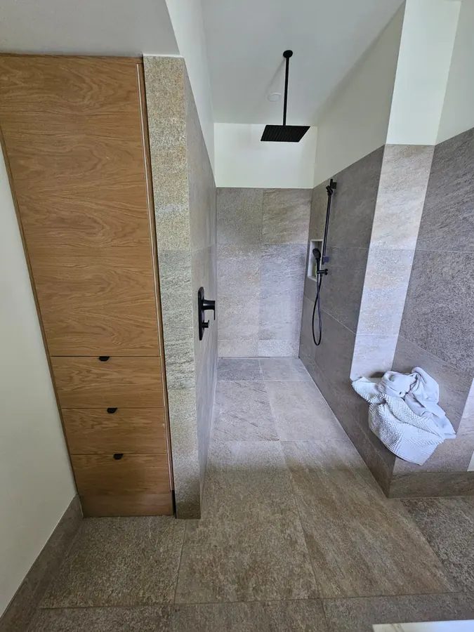 Remodelación de baño por Designs to Reality SLC en el área de Salt Lake City