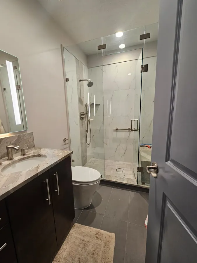 Remodelación de baño por Designs to Reality SLC en el área de Salt Lake City