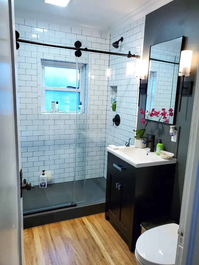 Remodelación de baño por Designs to Reality SLC en el área de Salt Lake City