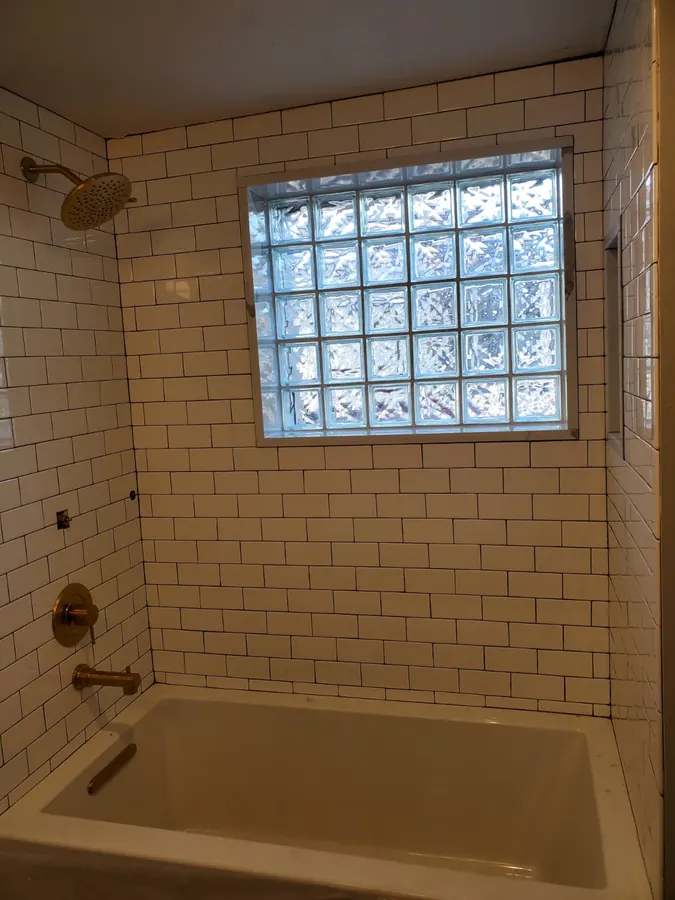 Remodelación de baño por Designs to Reality SLC en el área de Salt Lake City