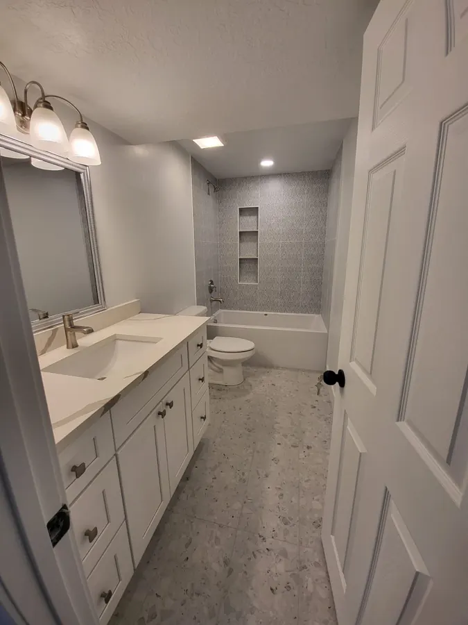 Remodelación de baño por Designs to Reality SLC en el área de Salt Lake City