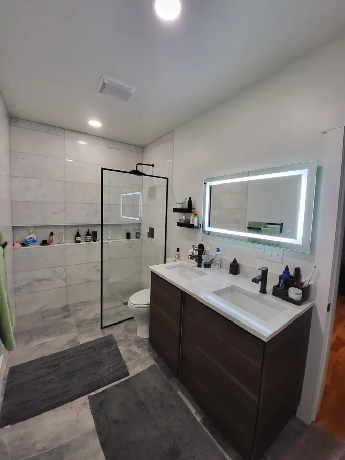 Remodelación de baño por Designs to Reality SLC en el área de Salt Lake City
