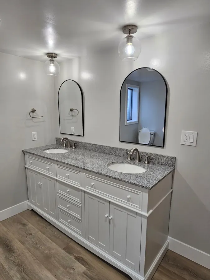 Remodelación de baño por Designs to Reality SLC en el área de Salt Lake City