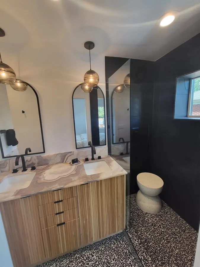 Remodelación de baño por Designs to Reality SLC en el área de Salt Lake City