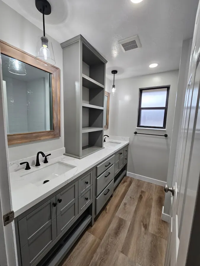 Remodelación de baño por Designs to Reality SLC en el área de Salt Lake City