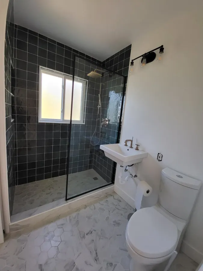 Remodelación de baño por Designs to Reality SLC en el área de Salt Lake City