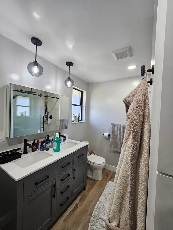 Remodelación de baño por Designs to Reality SLC en el área de Salt Lake City