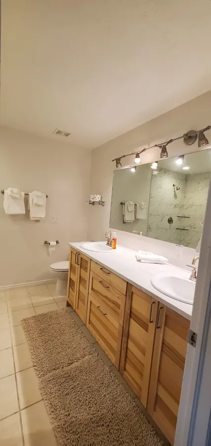 Remodelación de baño por Designs to Reality SLC en el área de Salt Lake City
