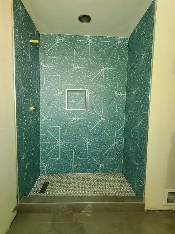 Remodelación de baño por Designs to Reality SLC en el área de Salt Lake City