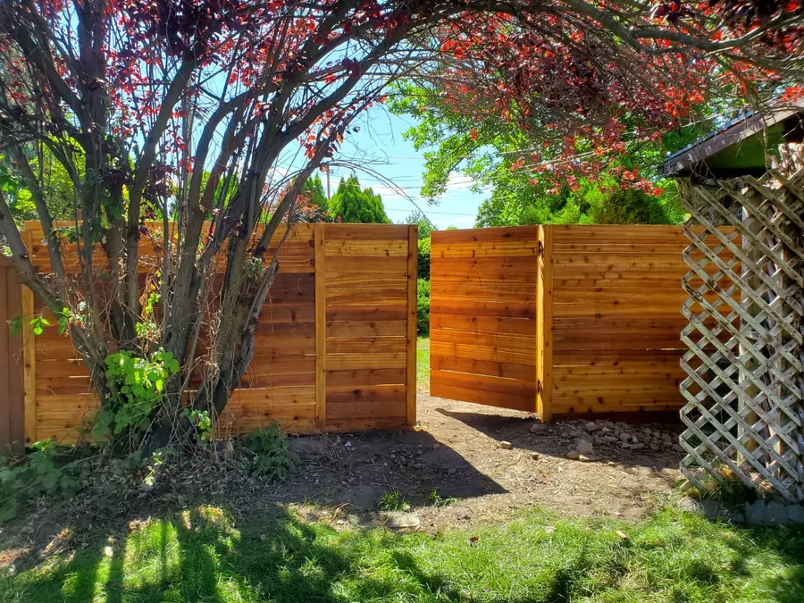 Terraza y exteriores por Designs to Reality SLC en el área de Salt Lake City