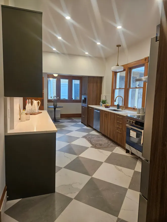 Remodelación de cocina por Designs to Reality SLC en el área de Salt Lake City