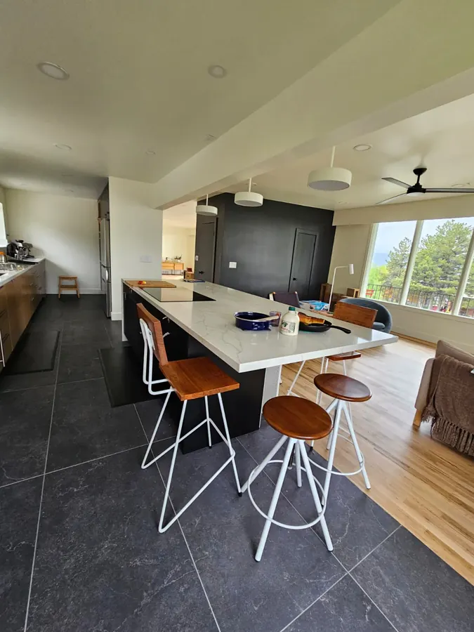 Remodelación de cocina por Designs to Reality SLC en el área de Salt Lake City
