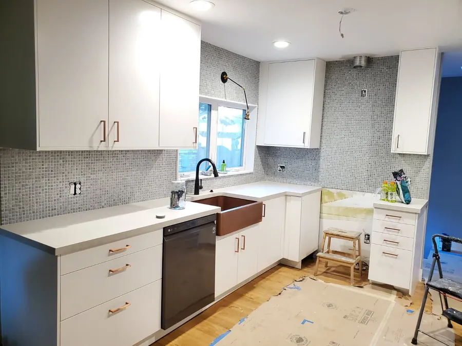 Remodelación de cocina por Designs to Reality SLC en el área de Salt Lake City