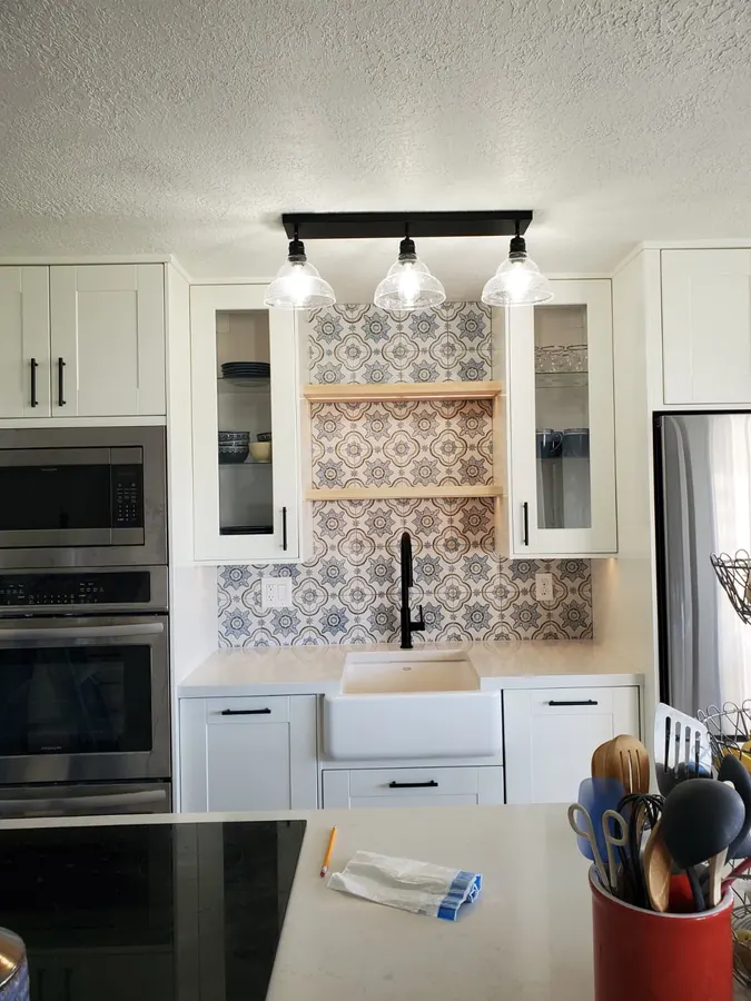 Remodelación de cocina por Designs to Reality SLC en el área de Salt Lake City
