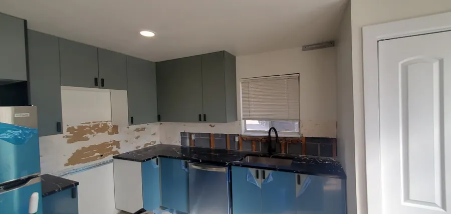 Remodelación de cocina por Designs to Reality SLC en el área de Salt Lake City