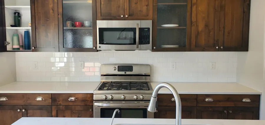 Remodelación de cocina por Designs to Reality SLC en el área de Salt Lake City